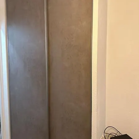 Moderne Proche Land Apartmán *
